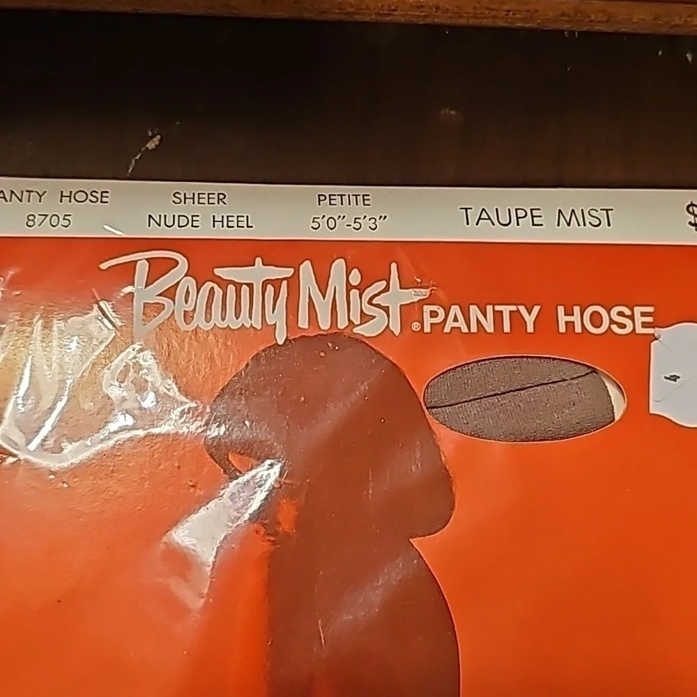 Vintage 60s 70s Panty Hose NWT Petite Taupe Mist